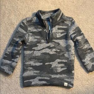 EUC GAP boys gray camo 1/4 zip sweater